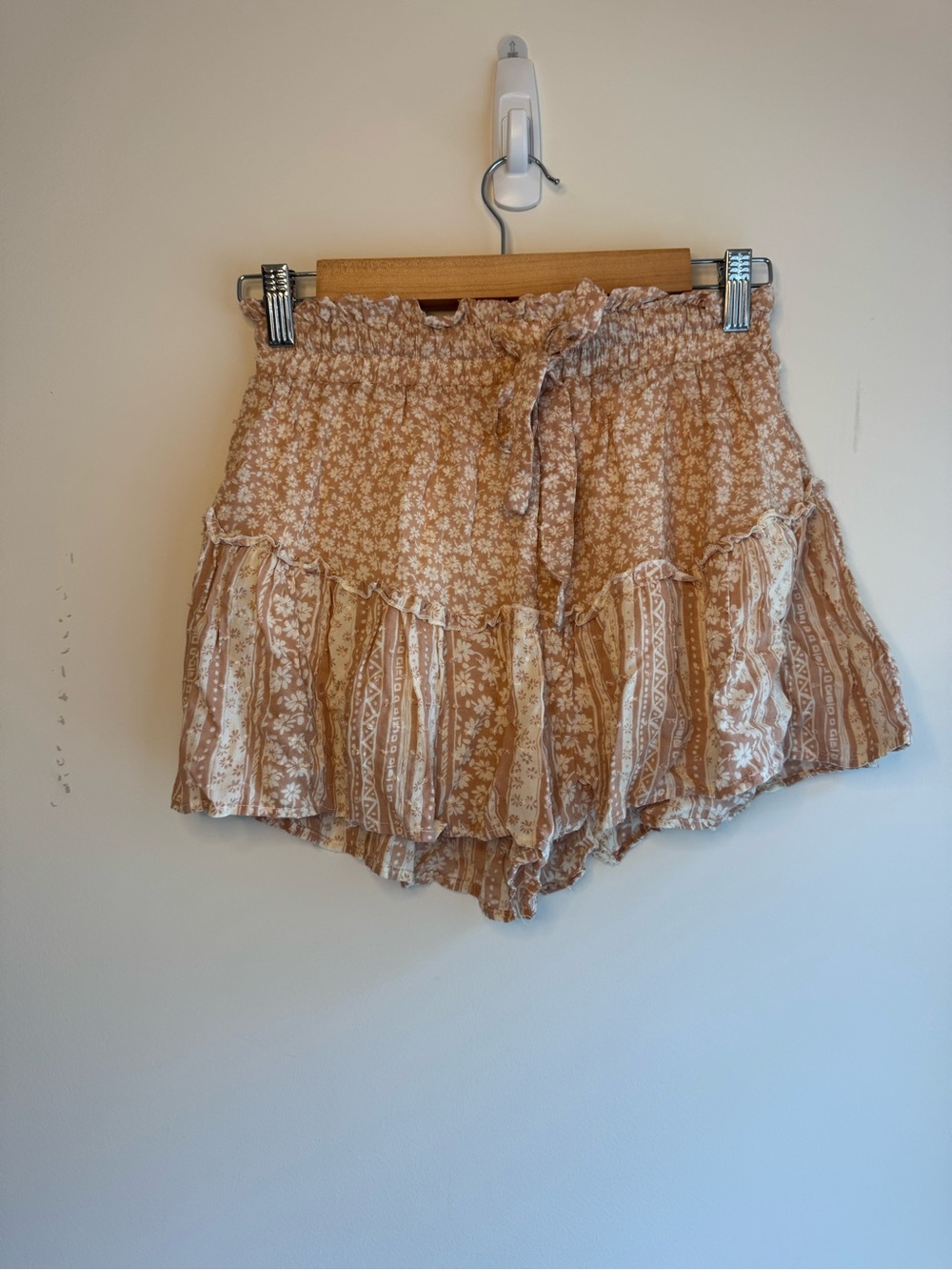 ILLA ILLA Boho Floral Ruffle Skort in Beige Cream - Picture 2 of 6